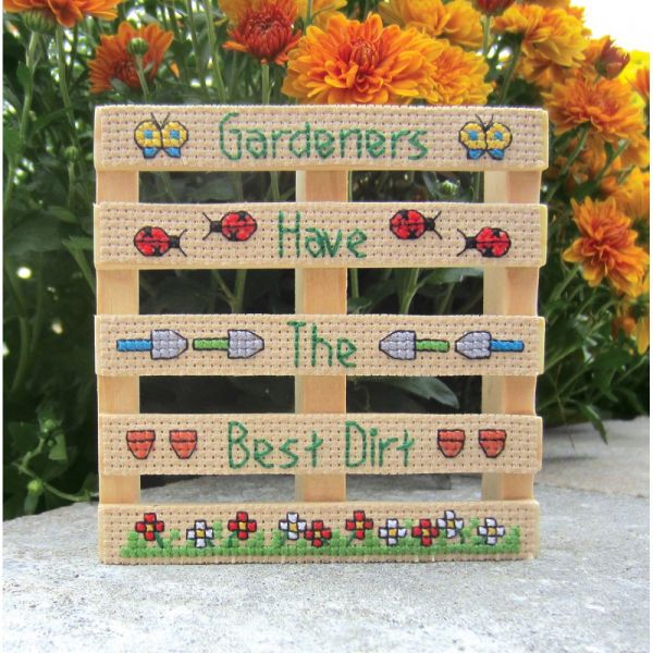 NOTM535301 Wood Pallet Gardeners Counted Cross Stitch Kit