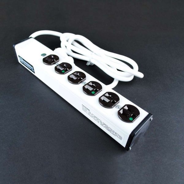 SYNX4245074 C2G 15ft Wiremold 6-Outlet Plug-In Center Unit 120v/15a 4 Outlet Medical Grade Power Strip